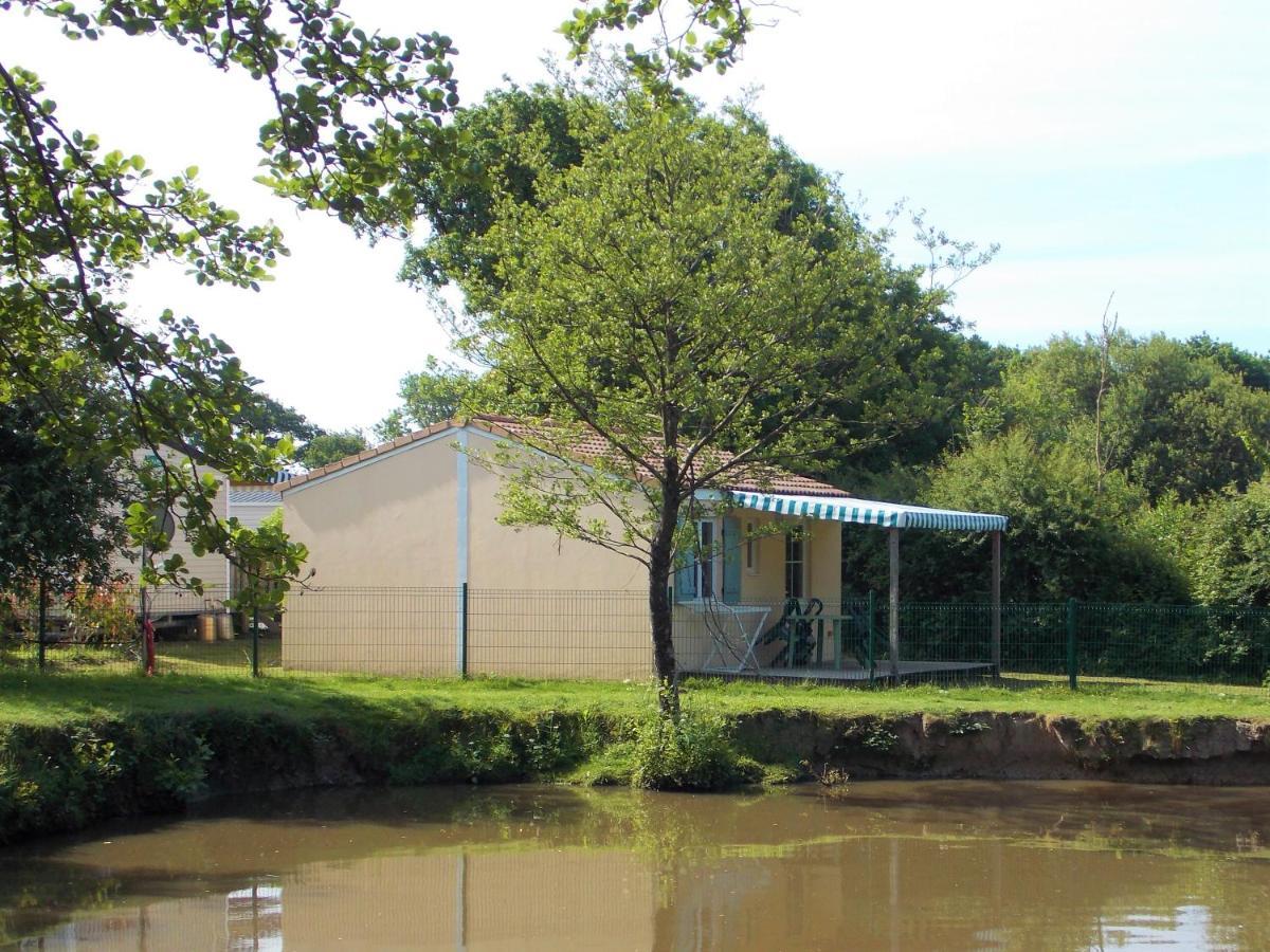 Camping Insolite Le Haut Village Saint-Michel-Chef-Chef Ngoại thất bức ảnh